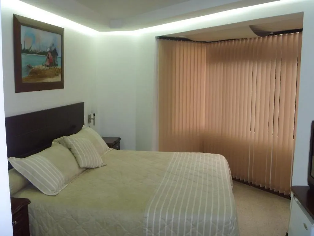 Hotel Plaza Mayor Cali 3*,